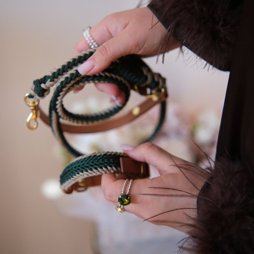 Catalina - Dark Green Collar